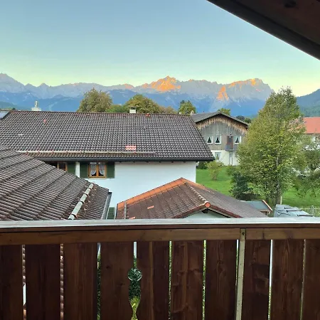 Dachgeschosswohnung mit traumhaftem Zugspitzblick bei Garmisch Farchant Exterior foto