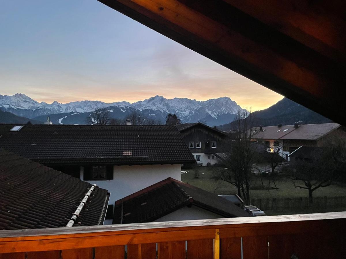 Apartment Dachgeschosswohnung Mit Traumhaftem Zugspitzblick Bei Garmisch Farchant