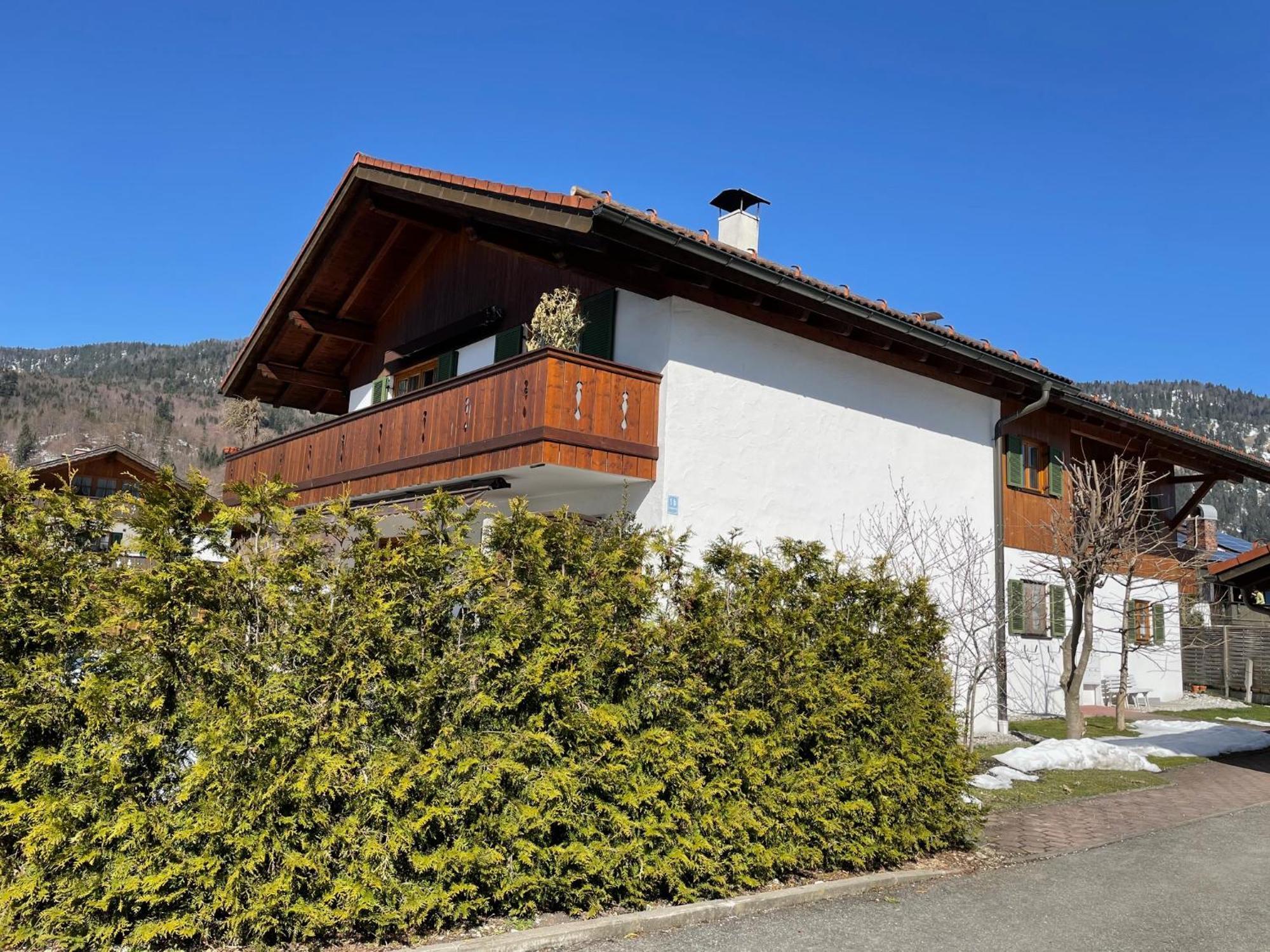 Apartment Dachgeschosswohnung Mit Traumhaftem Zugspitzblick Bei Garmisch
